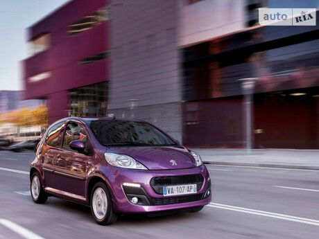 Пежо 107 2007 року Peugeot 107 2007 року