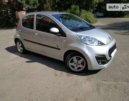 Peugeot 107 2012 года