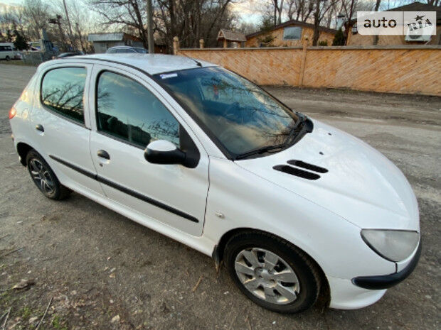 Peugeot 206 2008 года