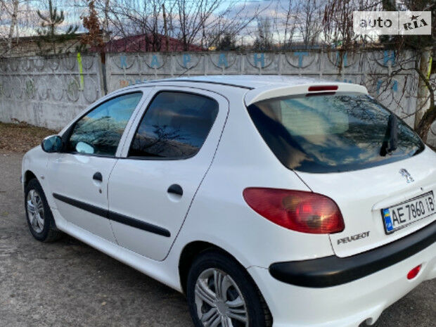 Peugeot 206 2008 года