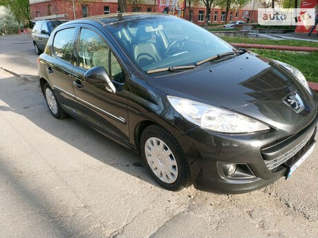 Peugeot 207 2012 года