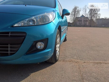 Пежо 207 2011 року Peugeot 207 2011 року