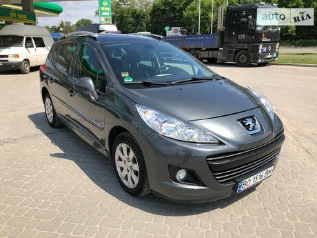 Peugeot 207 2010 года