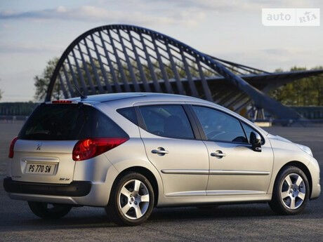 Пежо 207 2014 року Peugeot 207 2014 року