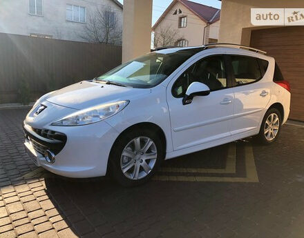 Peugeot 207 2008 року