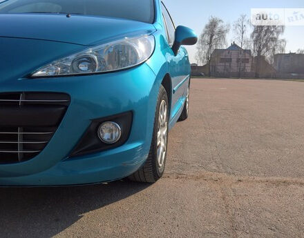 Peugeot 207 2011 року