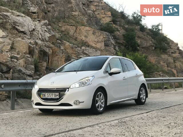 Peugeot 208 2013 года