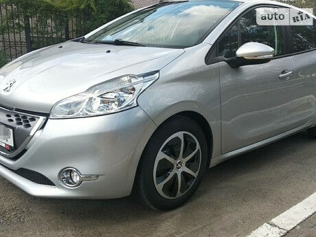 Peugeot 208 2012 року