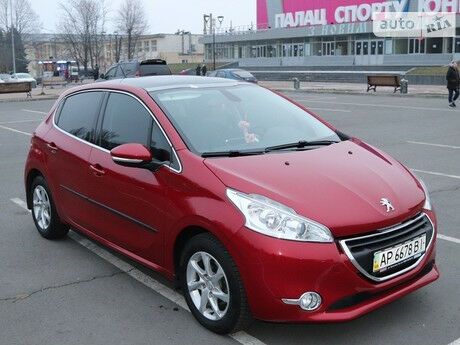 Peugeot 208 2014 року