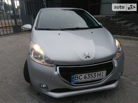 Peugeot 208 2014 року