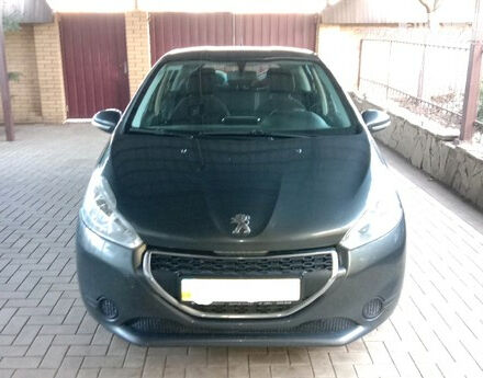 Peugeot 208 2013 года