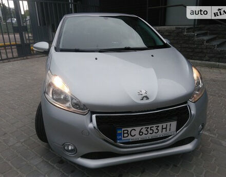 Peugeot 208 2014 року