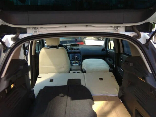 Peugeot 3008 2013 года