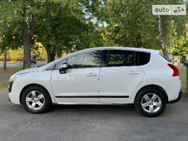 Peugeot 3008 2011 года