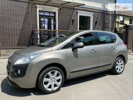 Пежо 3008 2010 года Peugeot 3008 2010 года