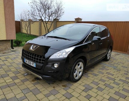 Peugeot 3008 2012 року