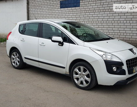 Peugeot 3008 2012 року