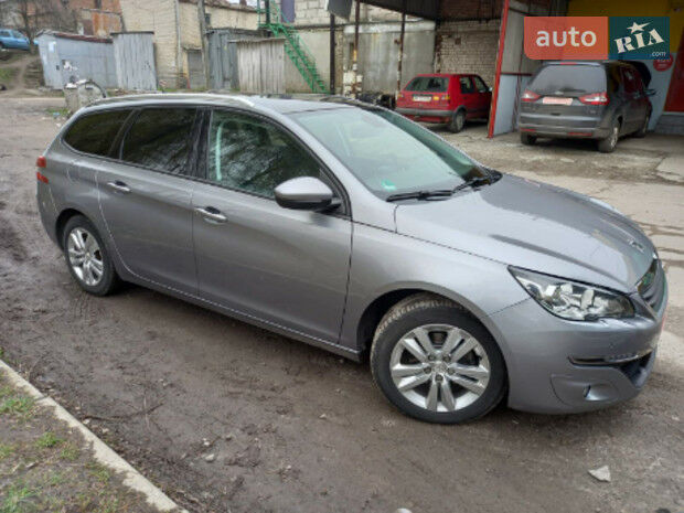 Peugeot 308 SW 2015 года