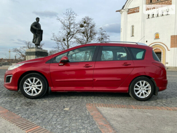 Peugeot 308 SW 2011 года