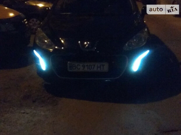 Peugeot 308 SW 2012 року