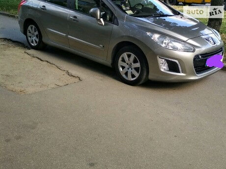 Peugeot 308 SW 2013 года