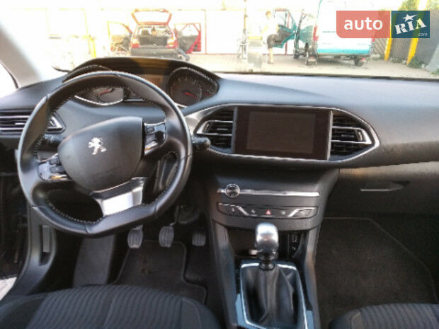 Peugeot 308 SW 2015 года