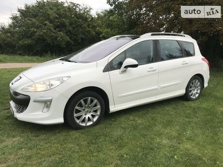 Peugeot 308 SW 2010 года