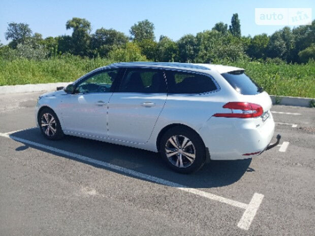 Peugeot 308 SW 2015 року