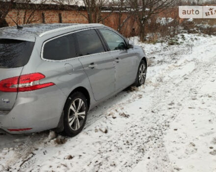 Фото на отзыв с оценкой 4.4 о Peugeot 308 SW 2015 году выпуска от автора "Олександр" с текстом: Зручний , багато місця ! Великий багажник ! Економний автомобіль, розхід в місті 6 літрів дизеля ...