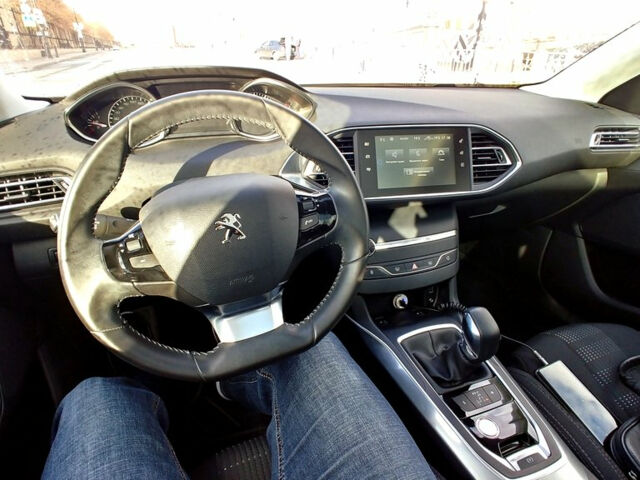 Peugeot 308 2016 року