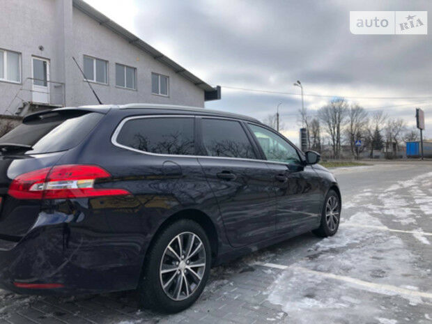 Peugeot 308 2015 года