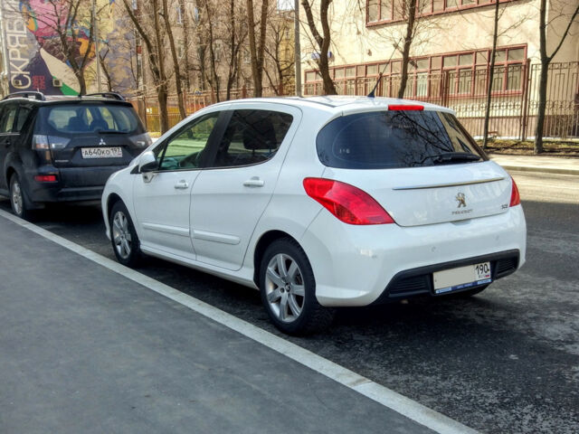 Peugeot 308 2012 года