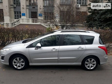 Peugeot 308 2011 года