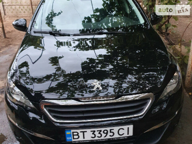 Peugeot 308 2015 года