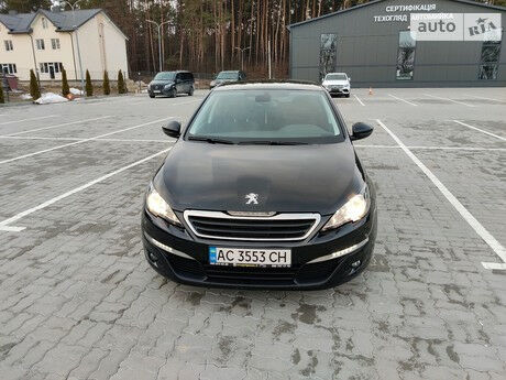 Peugeot 308 2015 року