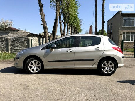 Peugeot 308 2008 року