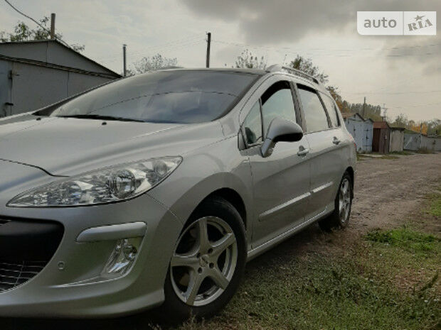 Peugeot 308 2008 года