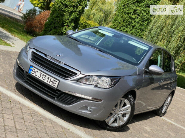 Пежо 308 2015 года Peugeot 308 2015 года