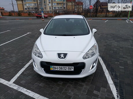 Peugeot 308 2012 года