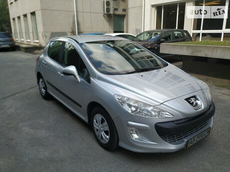 Peugeot 308 2010 року