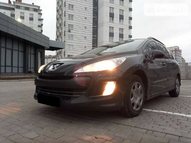 Peugeot 308 2010 года