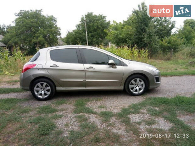 Peugeot 308 2013 года