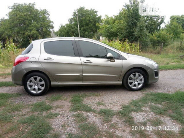 Peugeot 308 2013 року