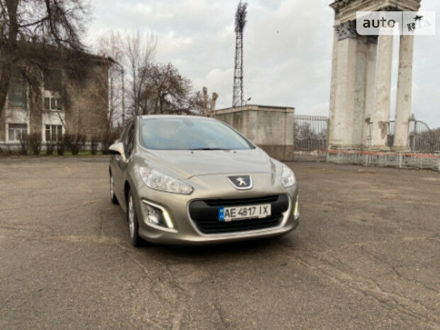 Peugeot 308 2013 року