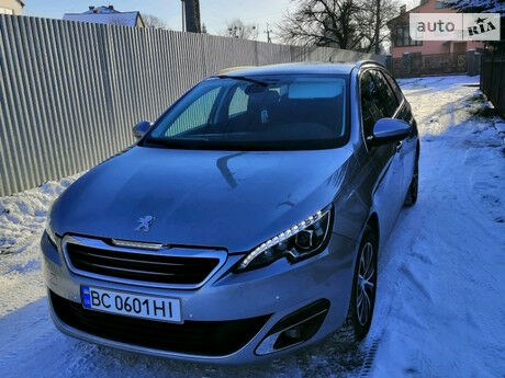 Пежо 308 2015 року Peugeot 308 2015 року
