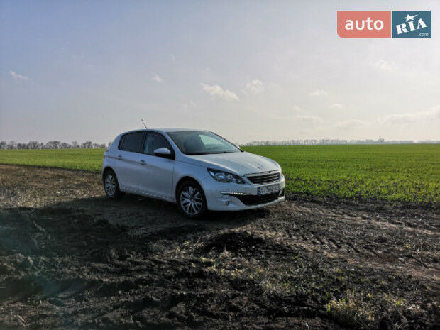 Пежо 308 2015 года Peugeot 308 2015 года