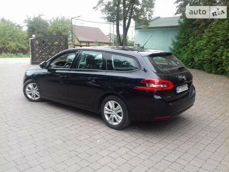 Пежо 308 2015 року Peugeot 308 2015 року