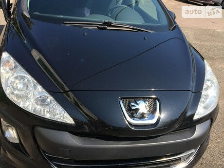 Peugeot 308 2010 року