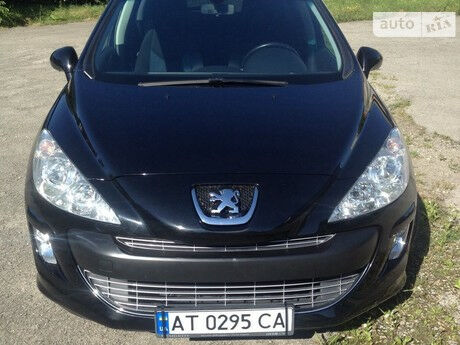 Peugeot 308 2011 року