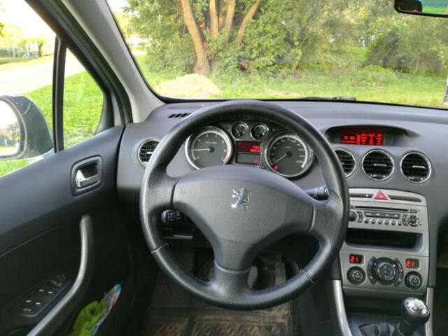 Peugeot 308 2009 года